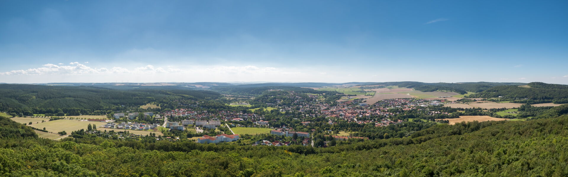 Luftaufnahme Weimarer Land mit Häusern, Feldern, Bergen und Wäldern